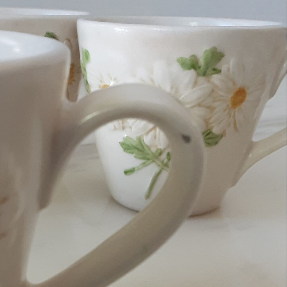 METLOX Pottery PoppyTrail Sculptured Daisy Cups - USA Set Of 4 - Vtg - Picture 8 of 9